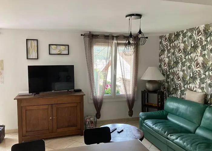Agreable Maison Avec Jolie Terrasse Exterieure